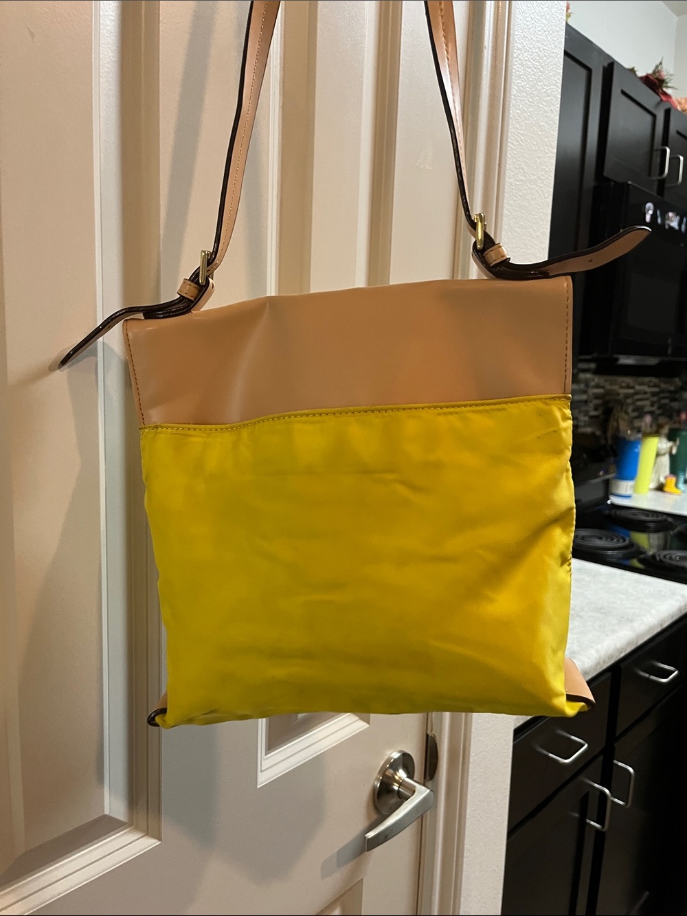 Isaac MIZRAHI New York unique bag it’s yellow gold all - Picture 8 of 10